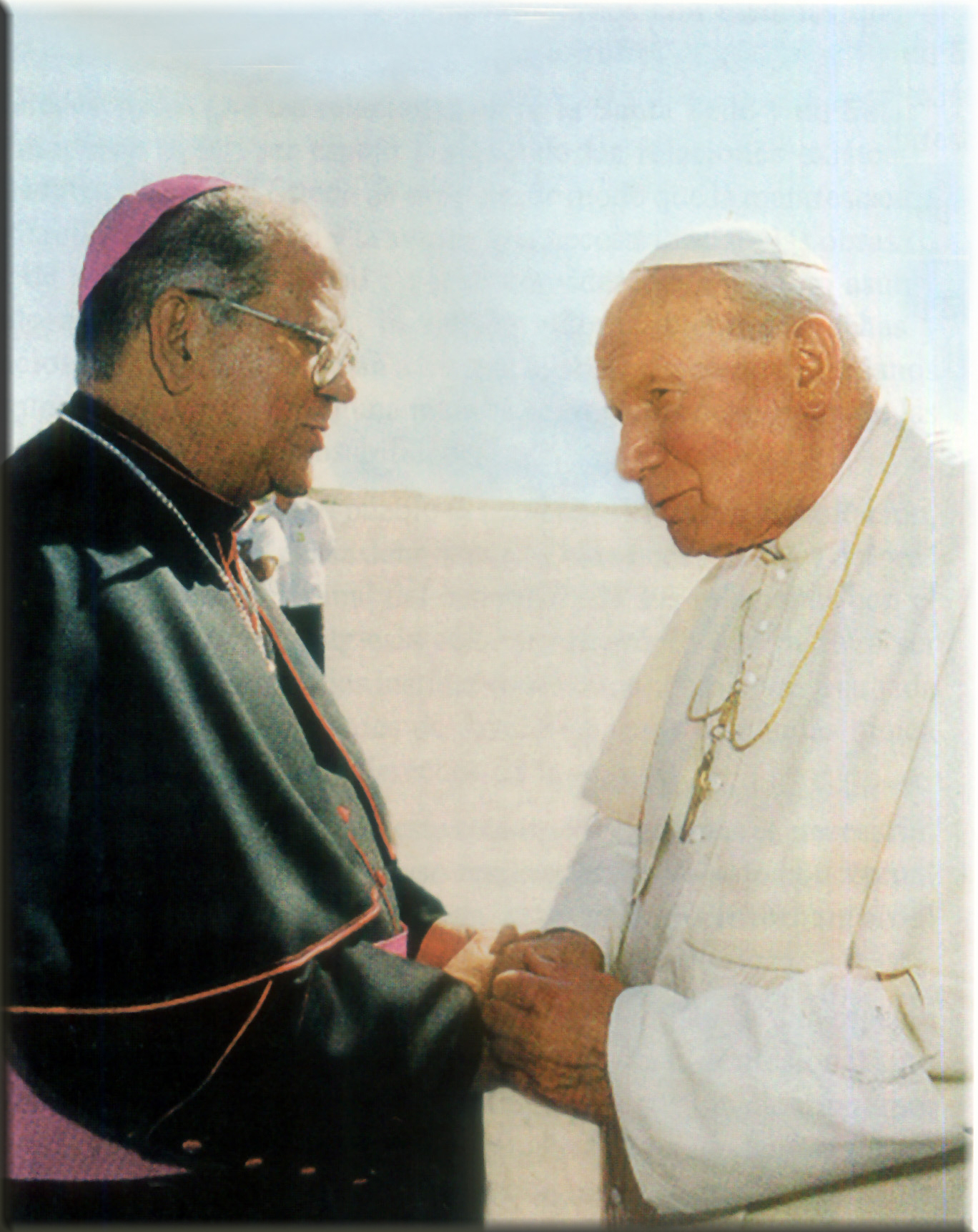 Monse&ntilde;or Meurice da la bienvenida a Juan P. II a su llegada a Santiago de Cuba